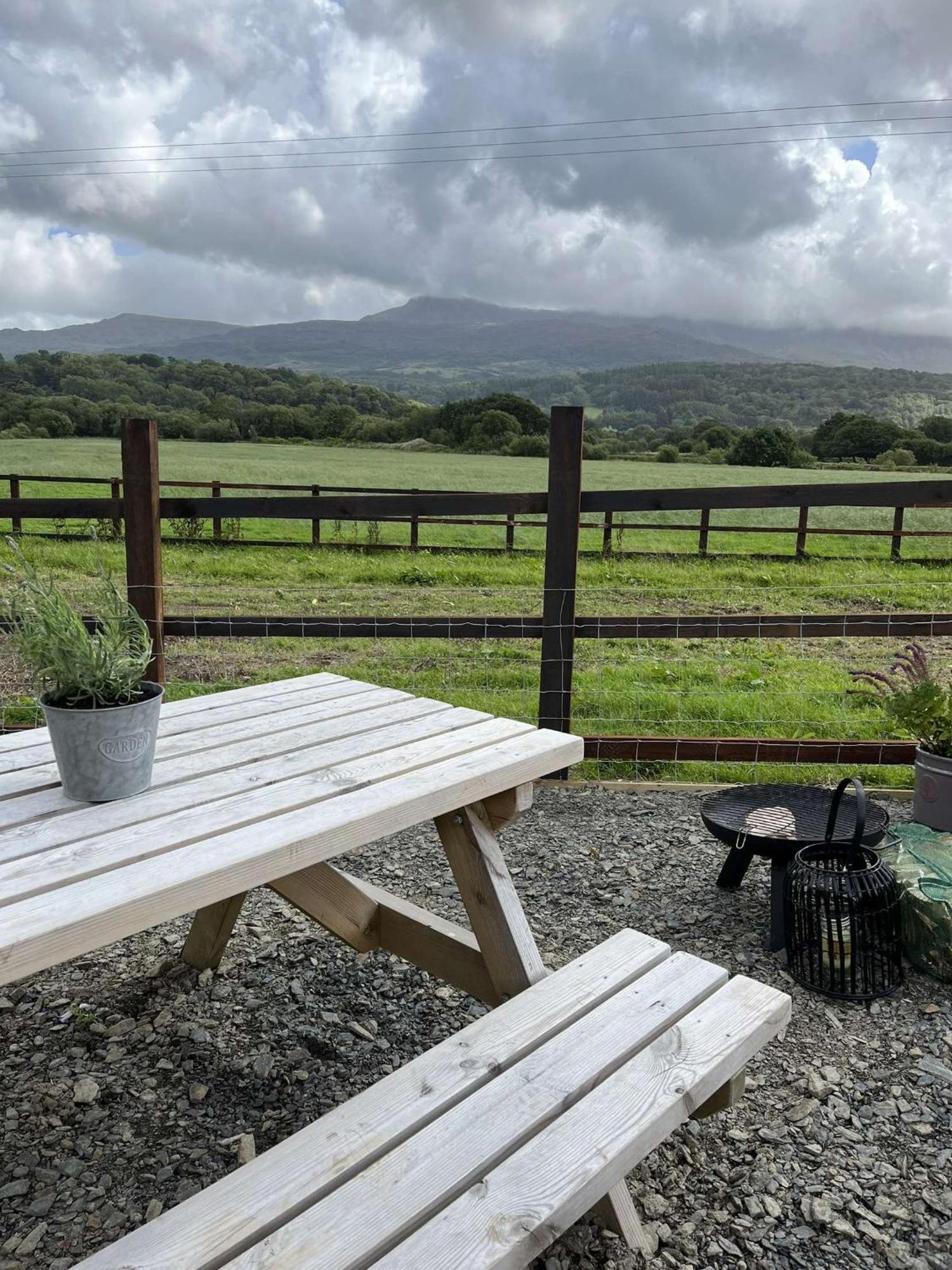 Cwtch Cader Shepherds Hut Hotel Llanelltyd Eksteriør billede